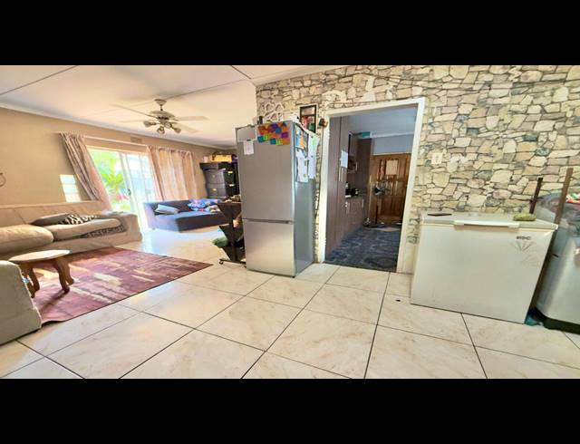 3 BEDROOM FREEHOLD FOR SALE IN MINNEBRON
